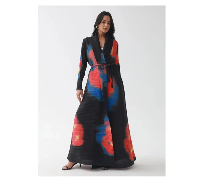 عباية مياكي مطوية عالية الجودة - High quality pleated Miyake abaya