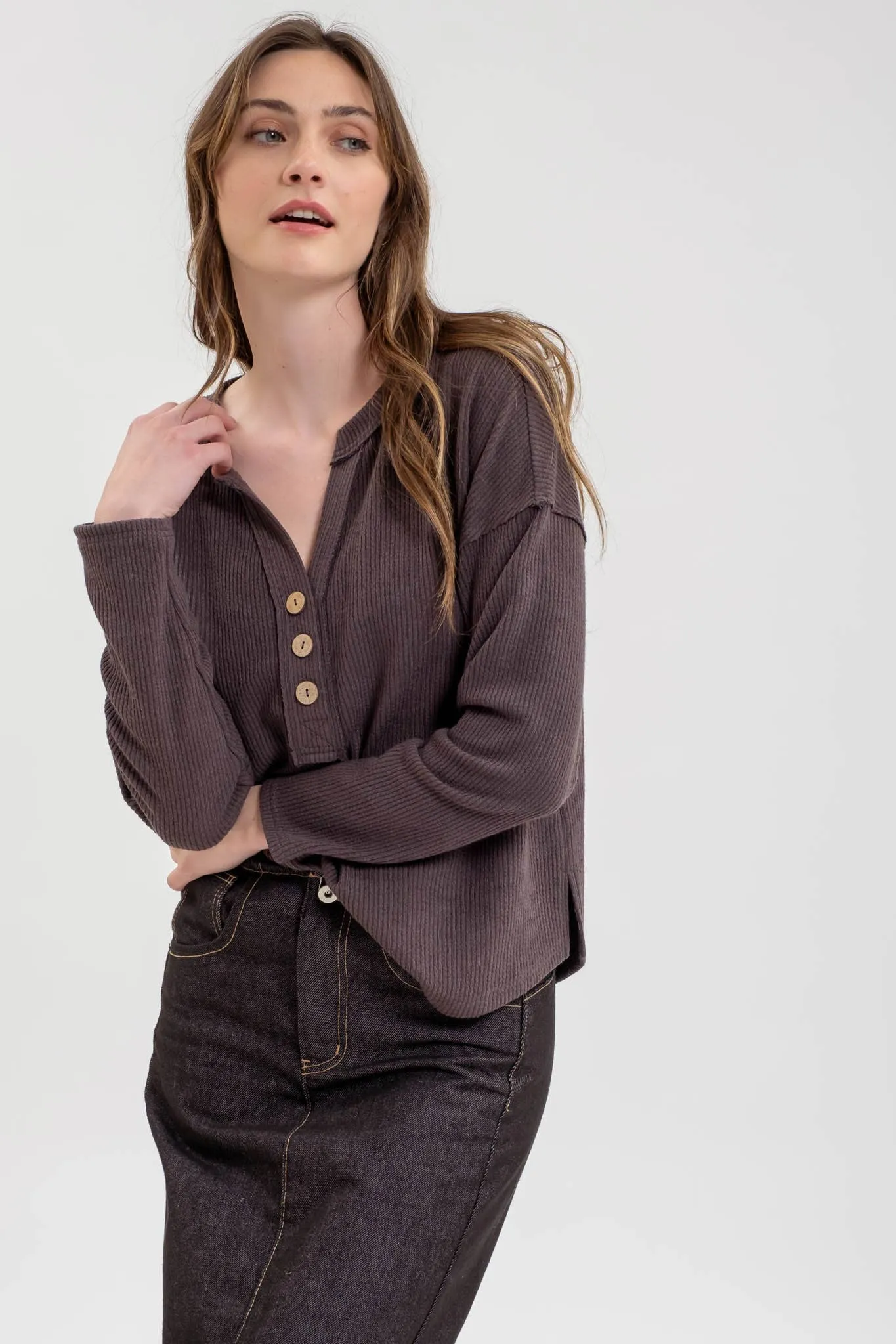 HALF BUTTON V NECK LONG SLEEVE KNIT TOP